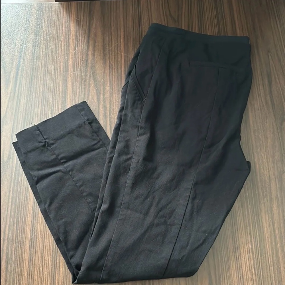 (2 for $20) Size Medium Motherhood Maternity Cropped Pants
